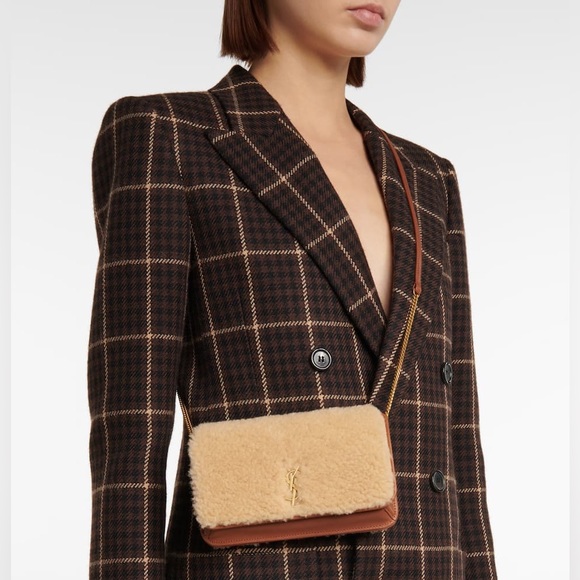 SAINT LAURENT Monogram shearling-paneled wallet on chain - Picture 2 of 12